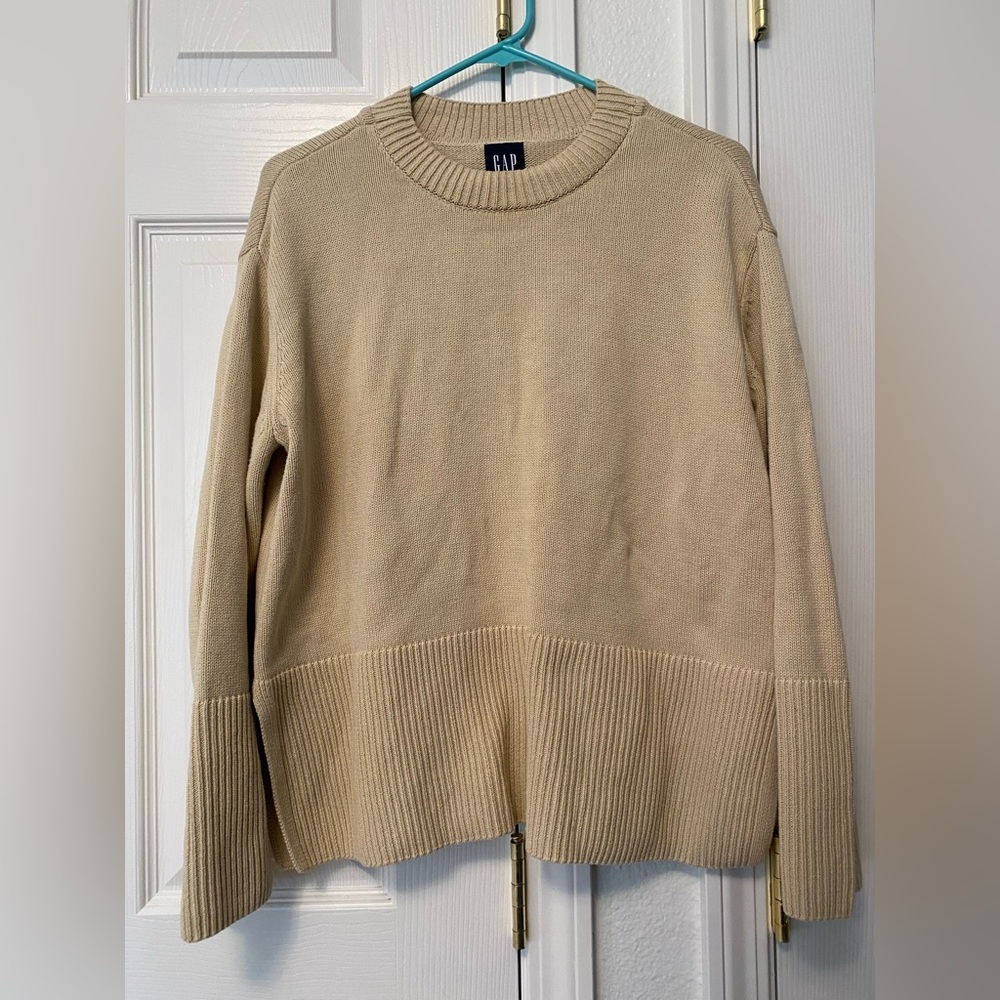 GAP Tan Knit Pullover Size M